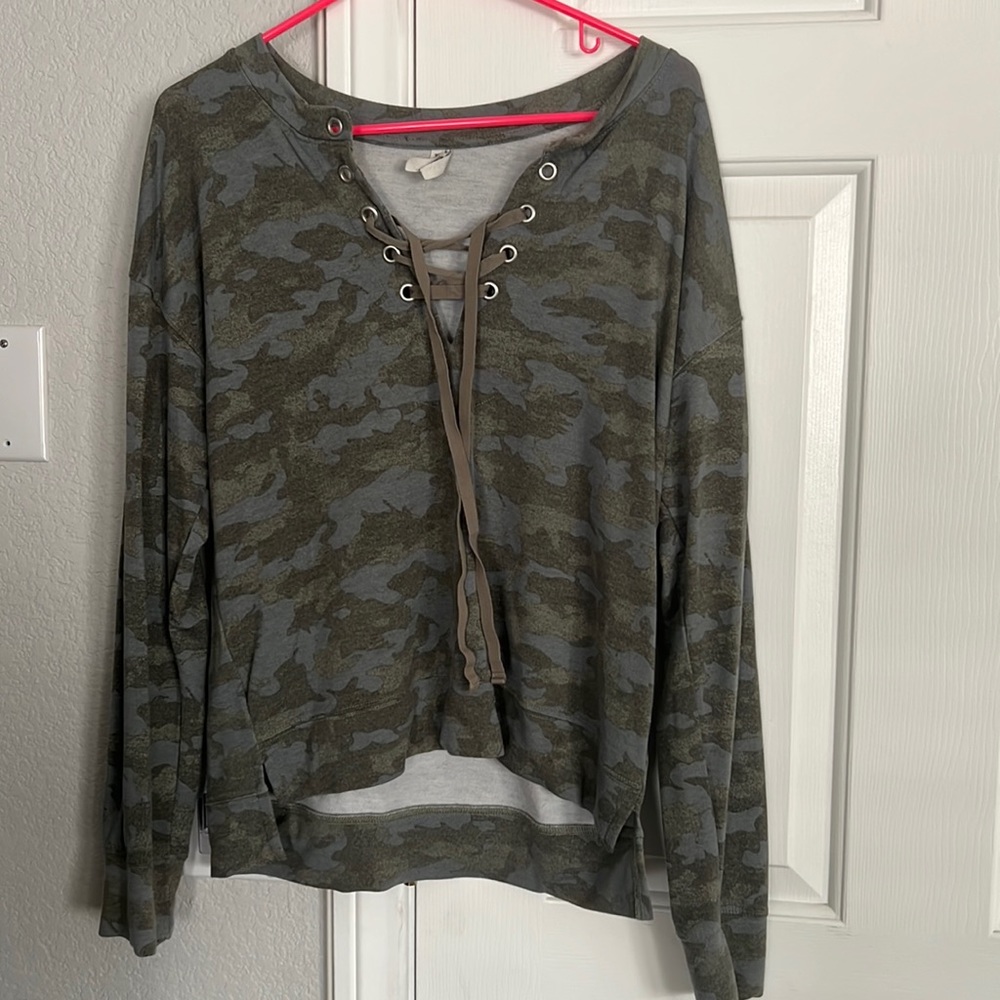 Mudd camo sweatshirt